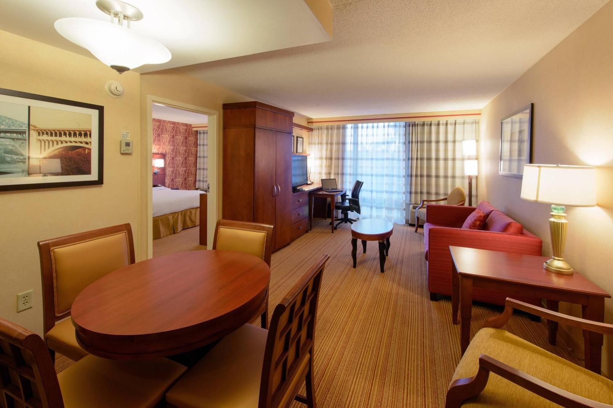 Courtyard By Marriott Canton North Canton Bagian luar foto