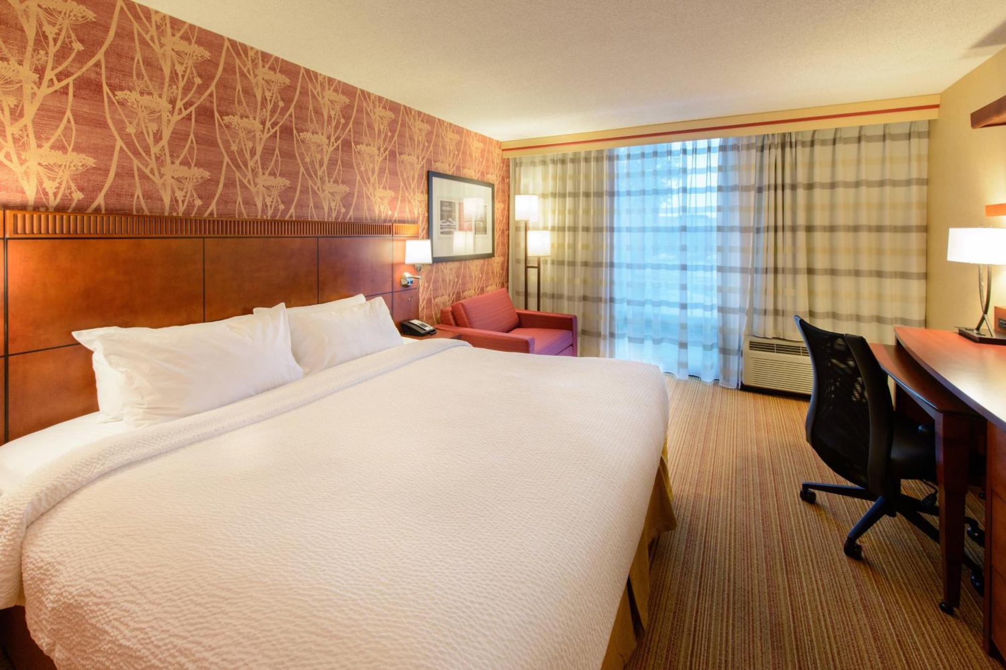 Courtyard By Marriott Canton North Canton Bagian luar foto