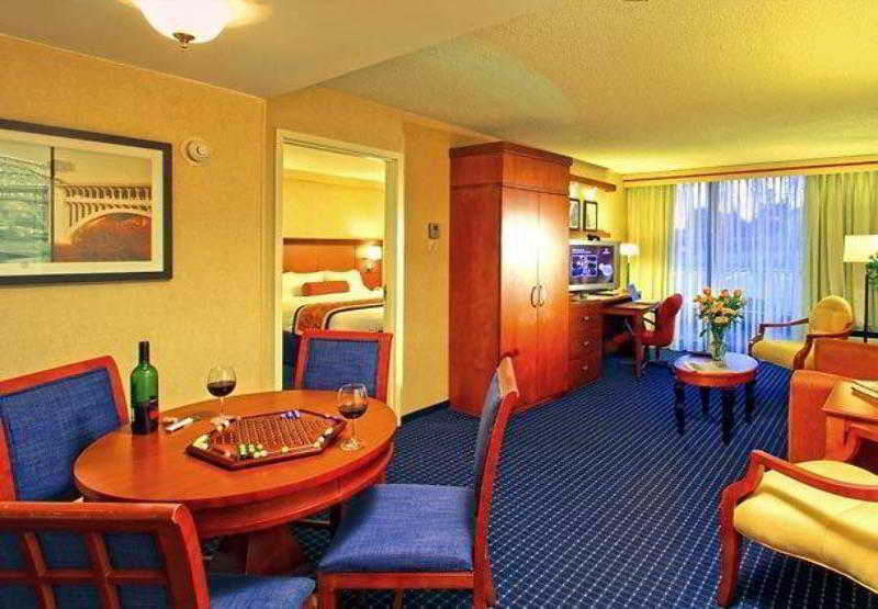 Courtyard By Marriott Canton North Canton Bagian luar foto
