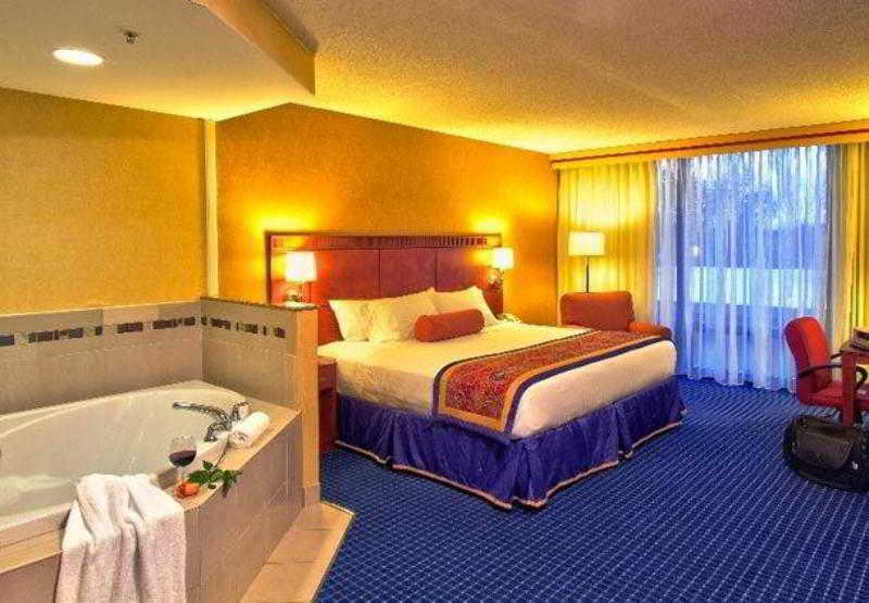 Courtyard By Marriott Canton North Canton Bagian luar foto